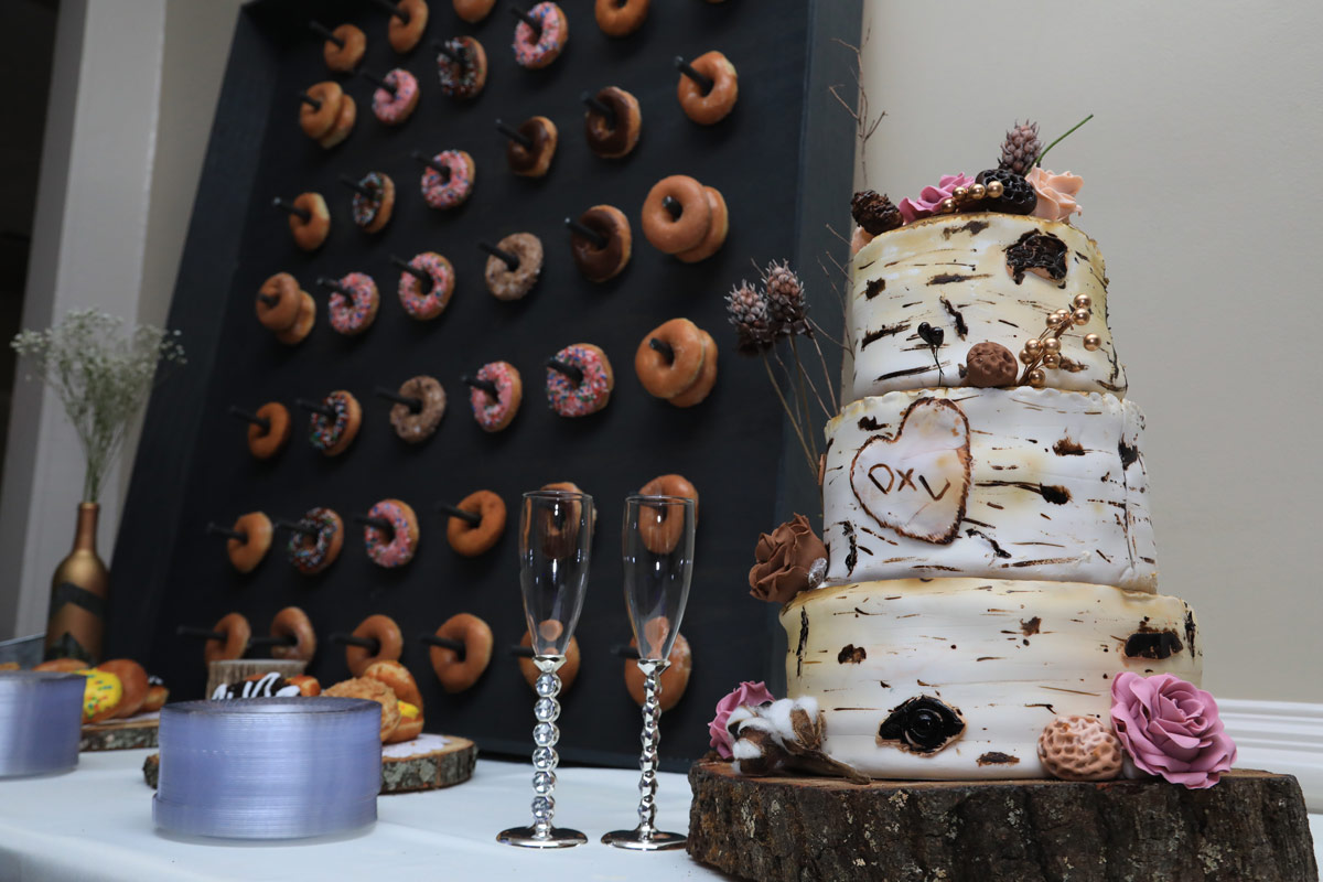 bruidstaart_met_donutwall_zeeland