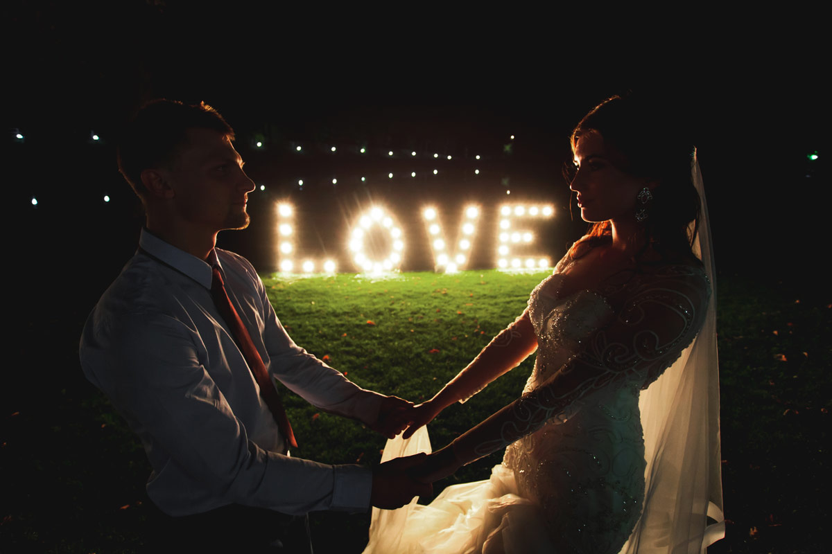 lichtletters_bruidspaar_trouwfoto