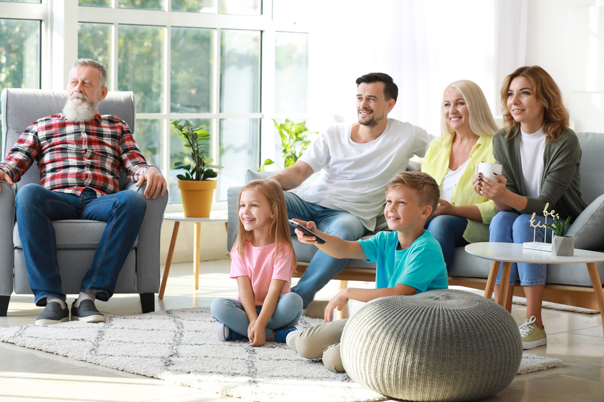 met_familie_trouwfilm_kijken